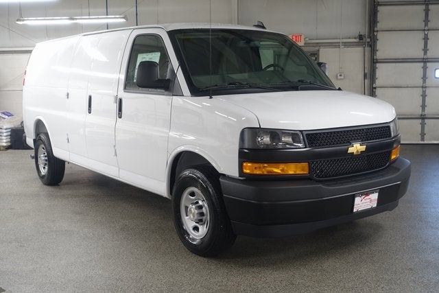 2025 Chevrolet Express Cargo 3500 WT