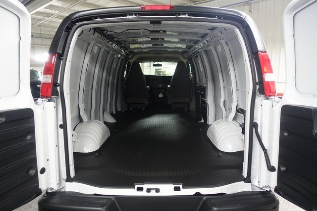 2025 Chevrolet Express Cargo 3500 WT