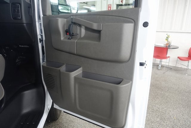 2025 Chevrolet Express Cargo 3500 WT