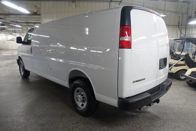 2025 Chevrolet Express Cargo 3500 WT