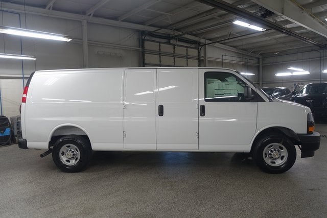 2025 Chevrolet Express Cargo 3500 WT