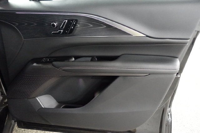 2025 Cadillac LYRIQ Luxury 1